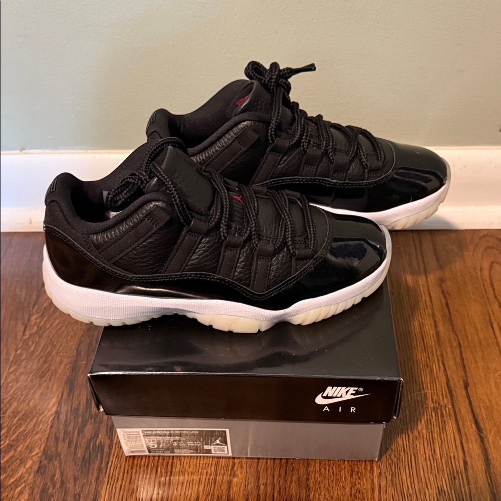 Air Jordan 11 Retro Low Sneakers